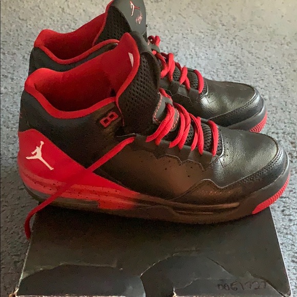 Black and red Jordan flight origin - Picture 2 of 5
